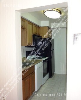 Building Photo - Light & Bright 1Bd Condo with Spacious Pri...