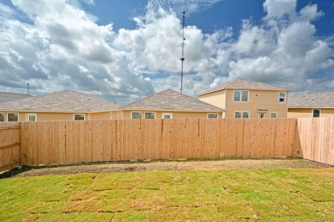 Building Photo - 1537 Hummock Steep