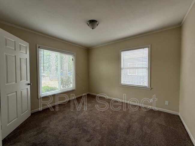 Building Photo - 1220 Browning Dr