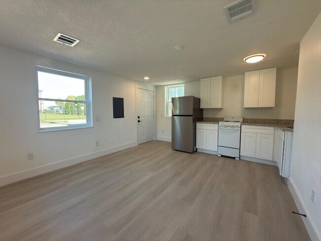 Building Photo - 401 E Columbus Dr