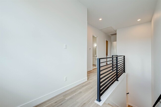 Building Photo - 3503 Anita St