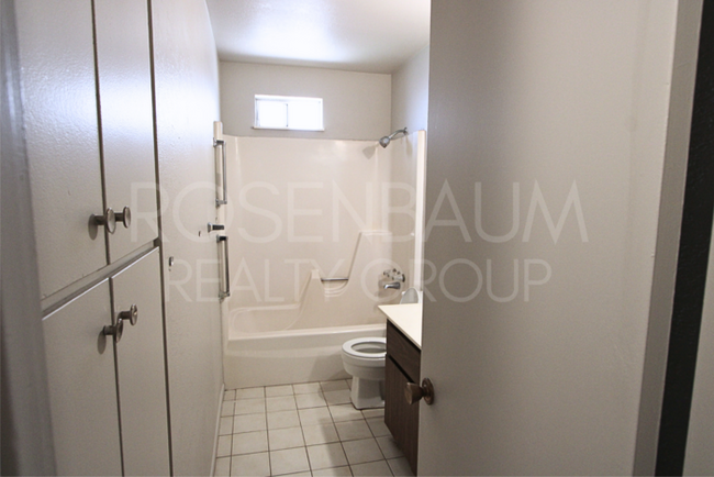 Building Photo - Charming and Cozy 2-bedrooms, 1.5-baths ho...