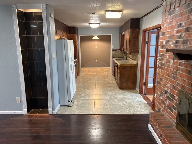 Building Photo - **2 weeks Free Rent***2310 Zinnia Court, K...