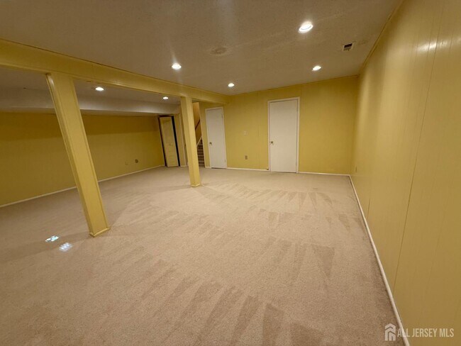 Building Photo - 1302 Edison Glen Terrace