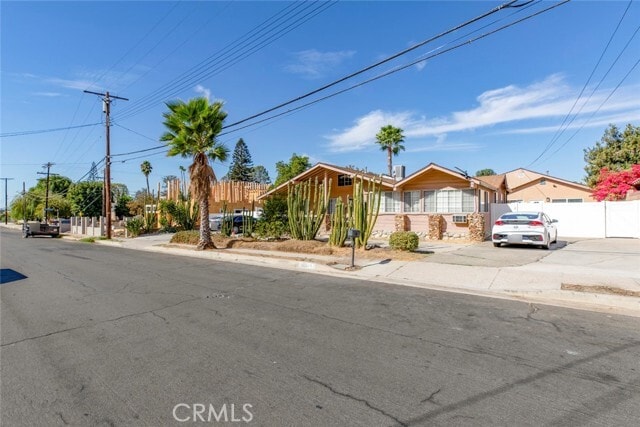 Building Photo - 10563 Vinedale St