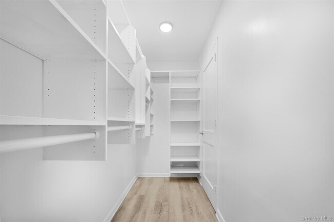 Building Photo - 141 Great Neck Rd