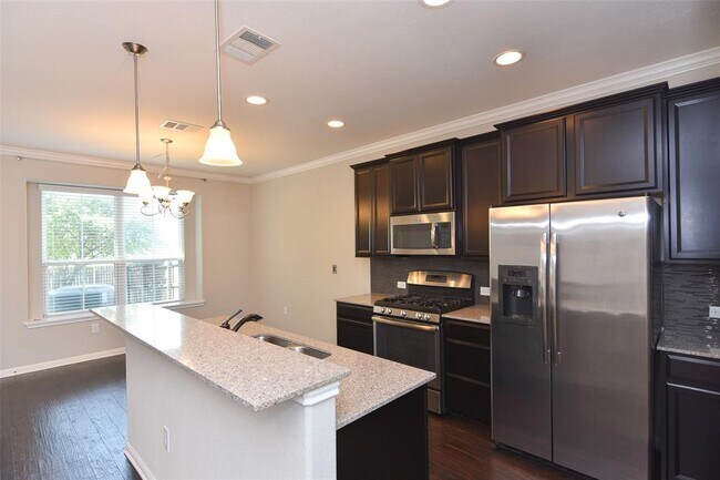 Building Photo - 13400 Briarwick Dr
