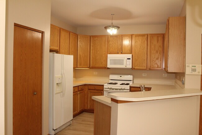 Building Photo - 273 Springbrook Trail S