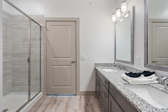 Building Photo - 12100 1/2 Ferrystone Glen Dr