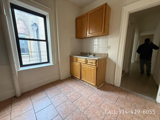 Building Photo - 82 Hamilton Ave