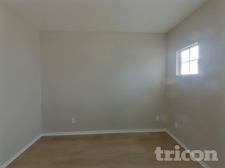 Building Photo - 6934 W Sophie Ln