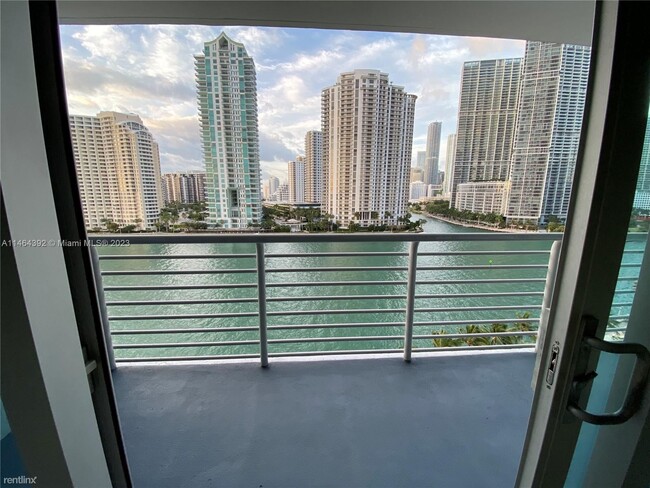 Building Photo - 2 br, 2 bath Condo - 325 S Biscayne Blvd A...