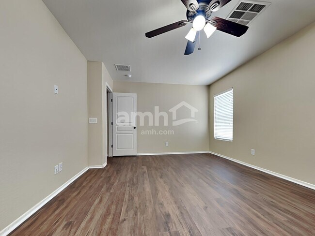 Building Photo - 3774 E Santa Fe Ln