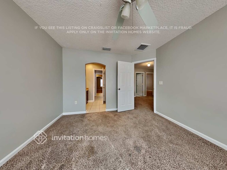 Building Photo - 216 N Hidden Tree Dr