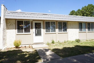 Building Photo - Spacious 2 Bedroom Condo