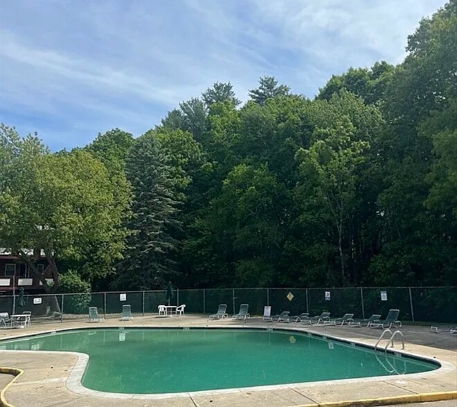 Building Photo - 20 Colonial Dr