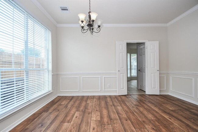 Building Photo - 6706 Nicecrest Dr