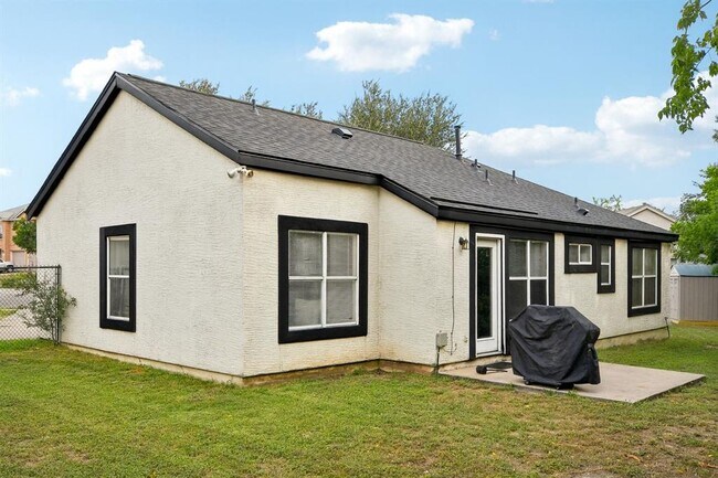 Building Photo - 3308 Ross Cove