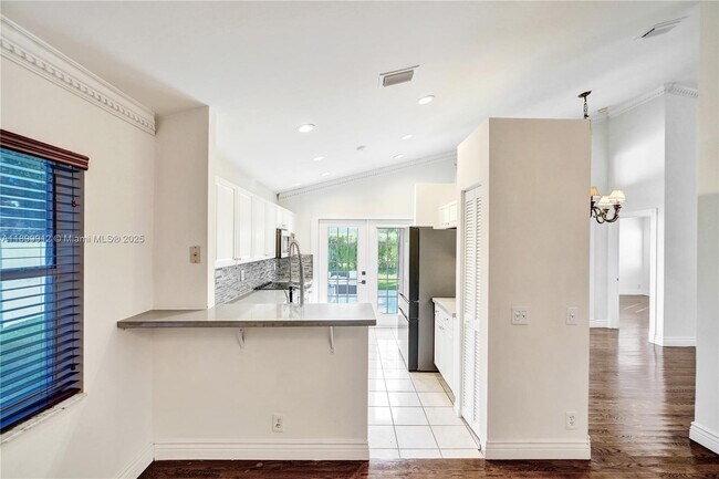 Building Photo - 658 Stanton Dr