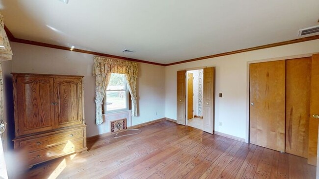 Building Photo - 539 E Rahn Rd