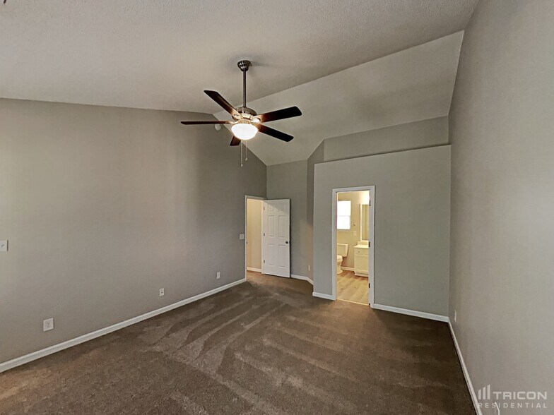 Building Photo - 1017 Woodland Pointe Dr