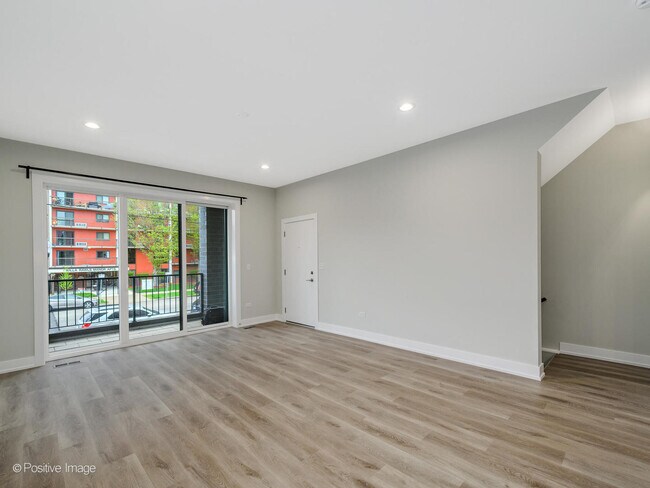 Building Photo - 3948 S Indiana Ave