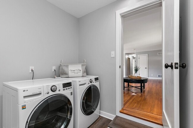 Building Photo - 1037 N Harrison St