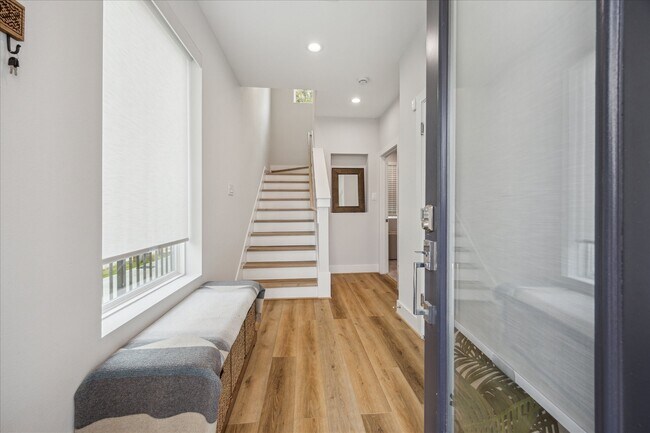 Building Photo - 903 Quitman St