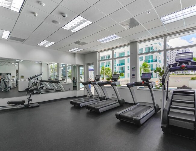 Building Photo - 1200 Brickell Bay Dr