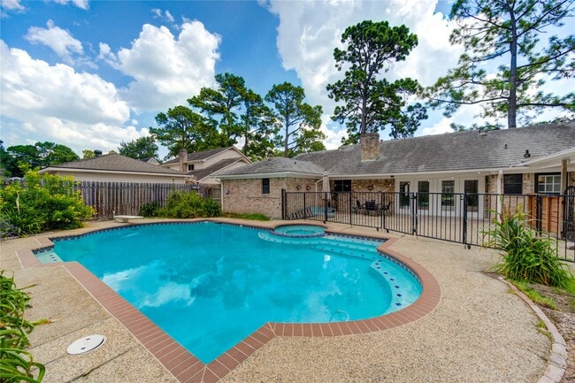 Building Photo - 5930 Miller Valley Dr