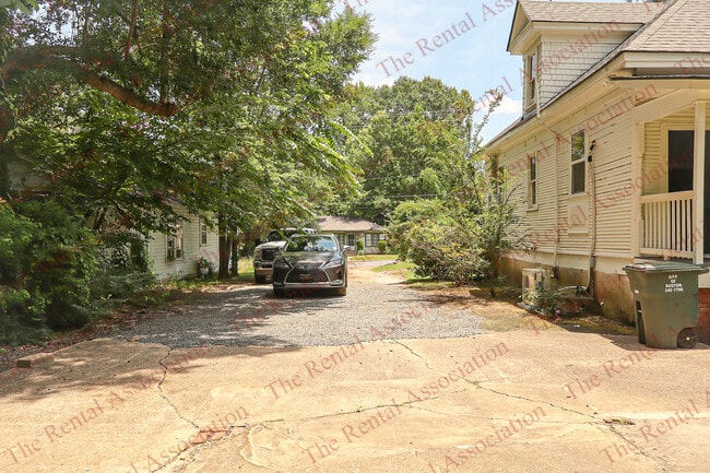 Building Photo - 108-1 S Farmerville St