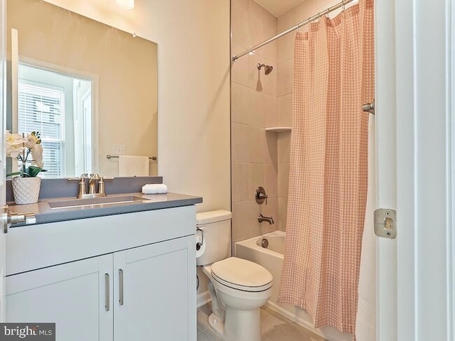 Building Photo - 1001 Greenwich Dr