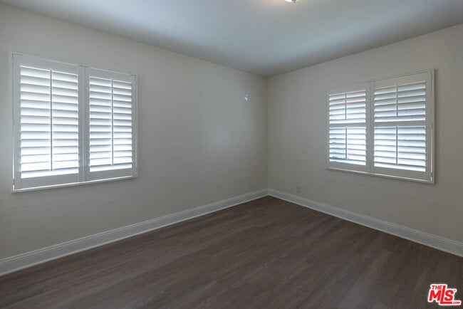 Building Photo - 4360 Kraft Ave