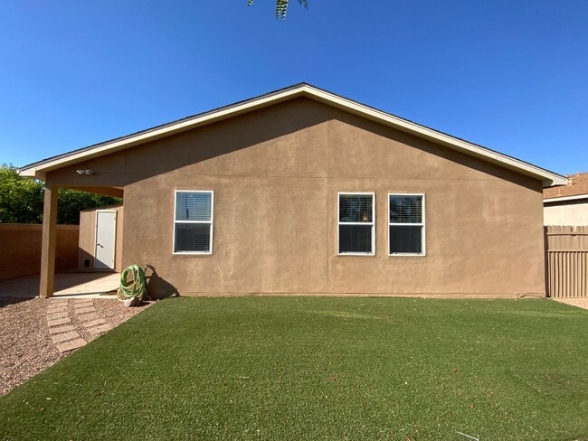 Building Photo - 4 Bedroom Single Story Home Available Near...