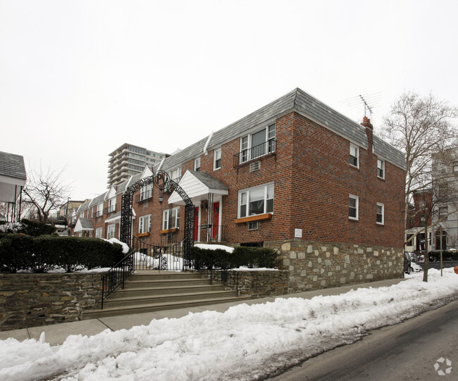 Primary Photo - Parkway Village
