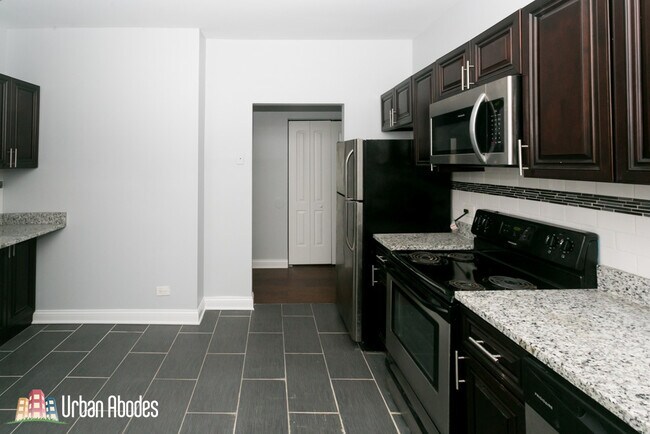 Building Photo - 3635 W Dickens Ave