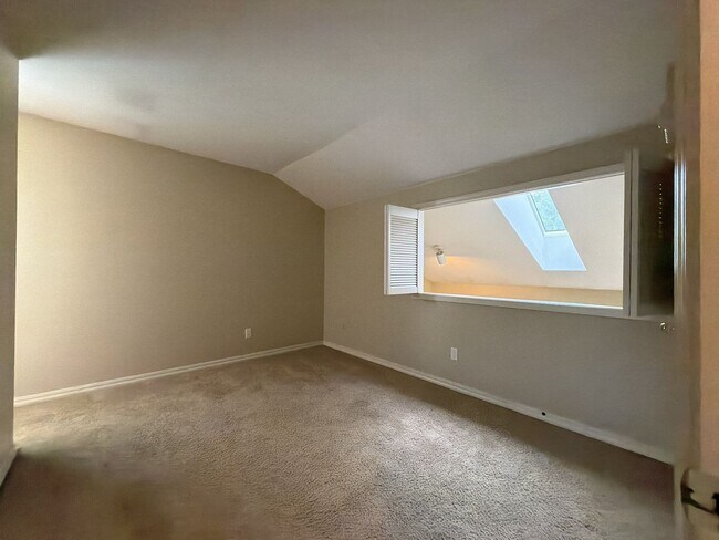Building Photo - 9605 NW Miller Hill Dr