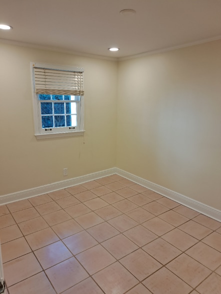 Building Photo - 617 Dauphine St