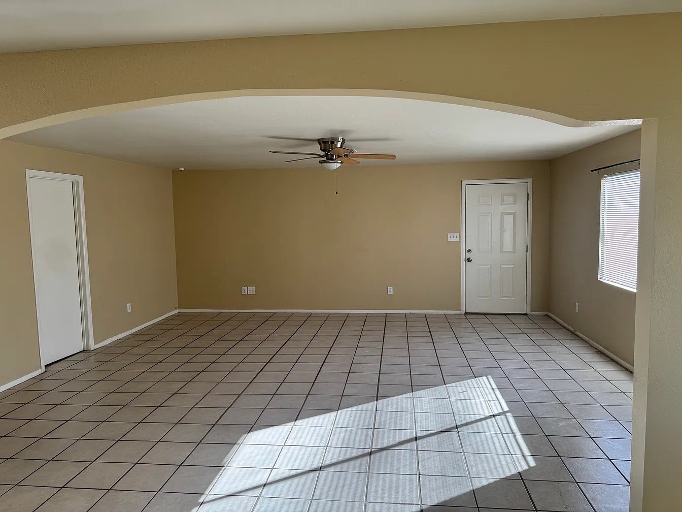 Building Photo - 3142 W Cactus Rd