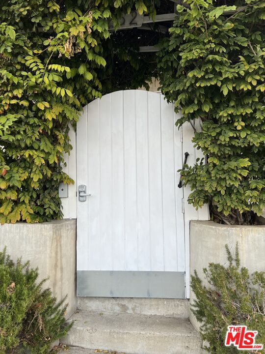 Building Photo - 252 Hampton Dr