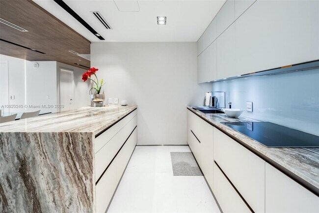 Building Photo - 360 Ocean Dr