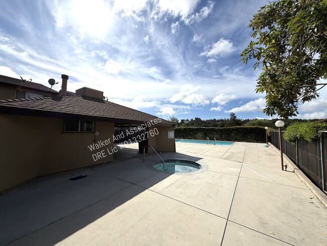 Building Photo - 325 E Rice Ranch Rd