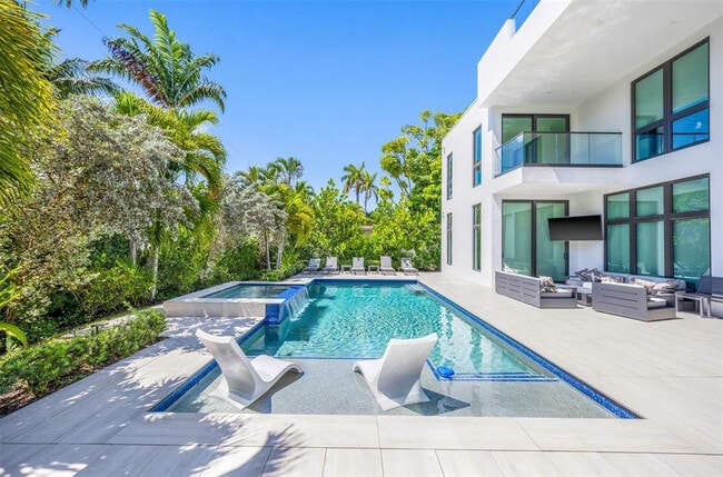 Building Photo - 2001 Marietta Dr