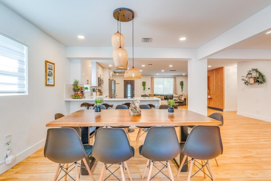 Building Photo - 1814 NW 14th Ave