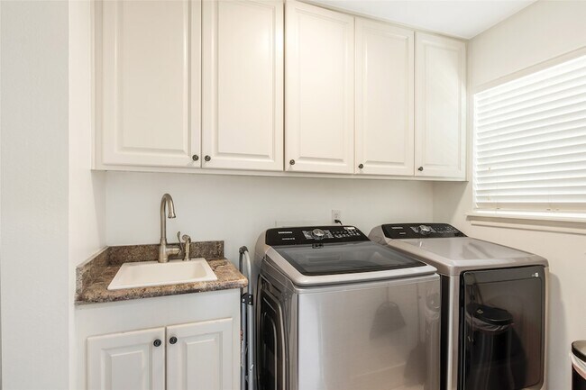 Building Photo - 354 Tealwood Dr