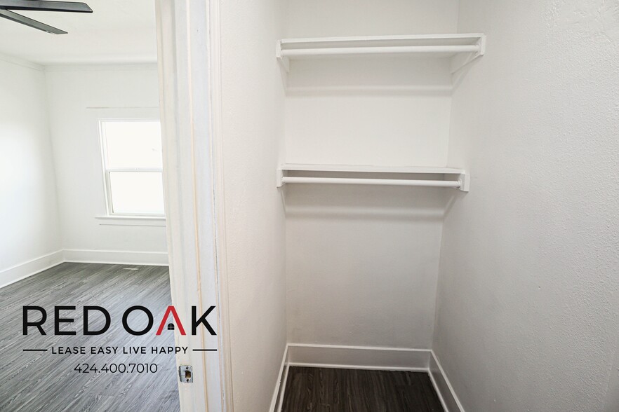 Building Photo - 527 W 15th St