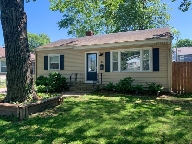 Front of home. - 1336 N Eagle St