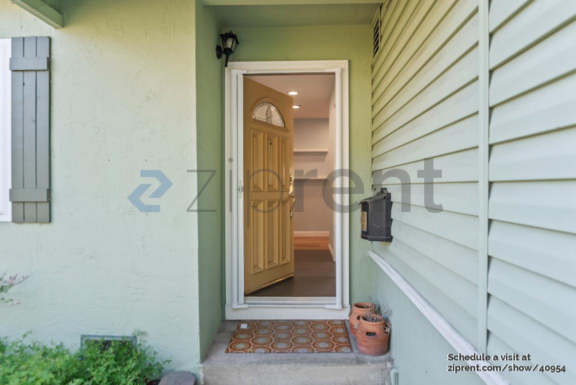 Building Photo - 33125 Basswood Ave