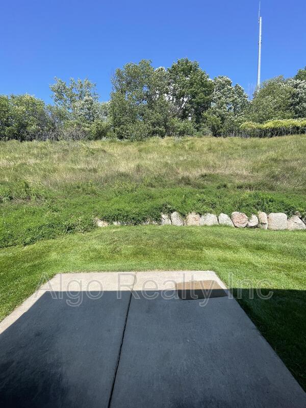 Building Photo - 1694 Oakbrooke Ct