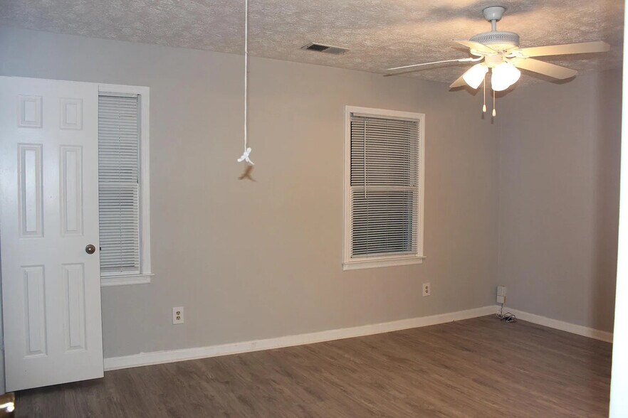 Building Photo - Room in Townhome on Oaks Pkwy SE